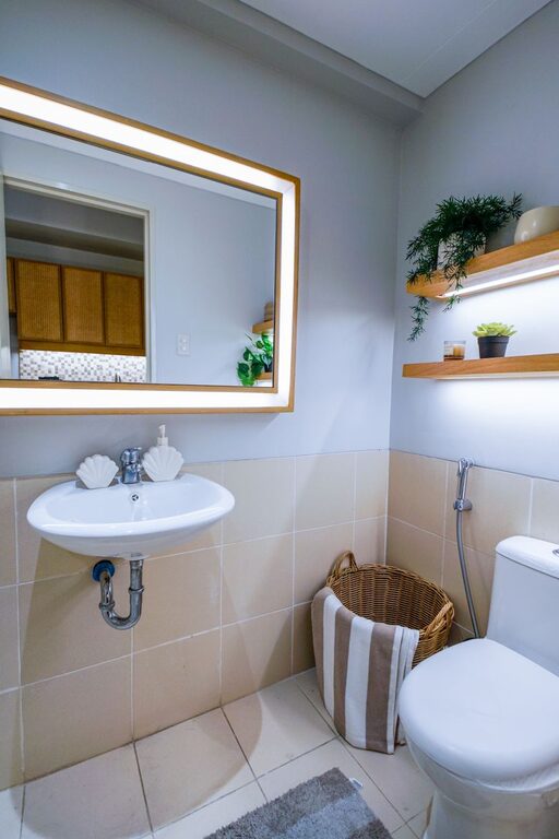 How to Create a Minimalist Bathroom Setup